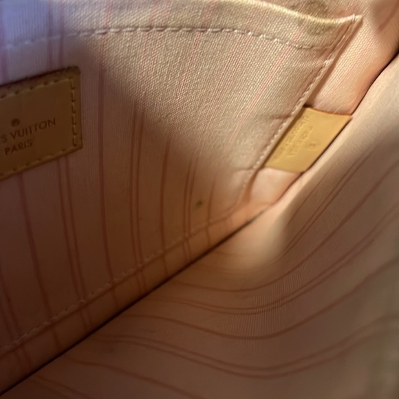 Louis Vuitton Neverfull Wristlet - Picture 8 of 9